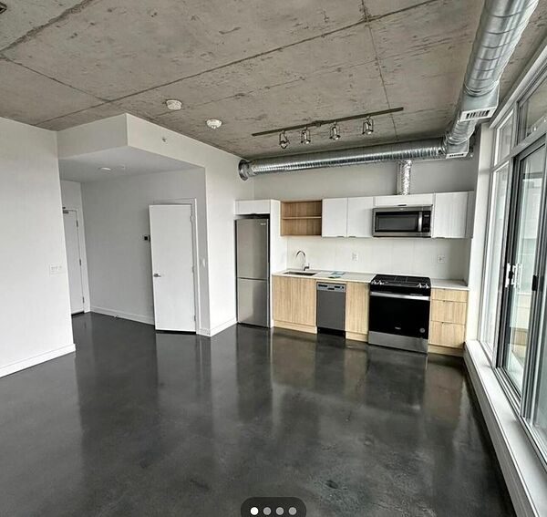 Calgary studio Condo Unit for rent. Property photo: 747734-3