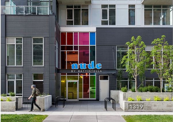 Calgary studio Condo Unit for rent. Property photo: 747734-2