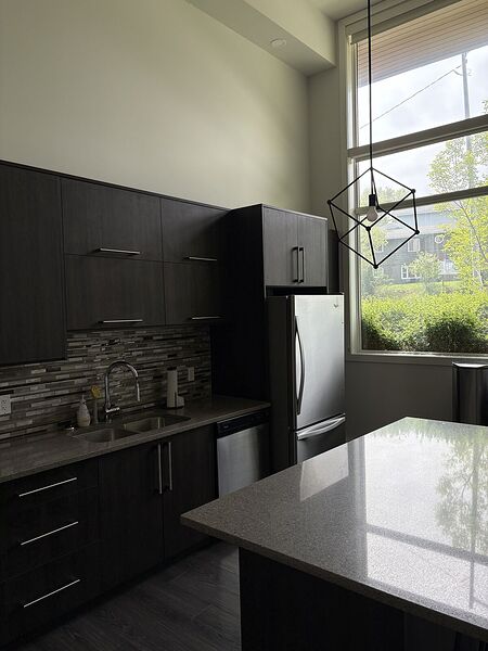 Calgary 1 bedroom Condo Unit for rent. Property photo: 747809-3