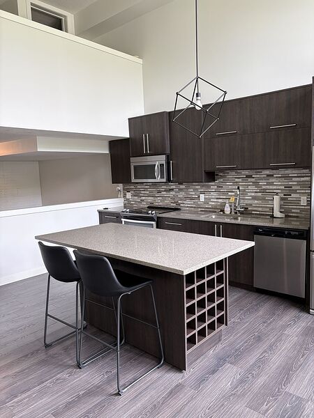 Calgary 1 bedroom Condo Unit for rent. Property photo: 747809-2