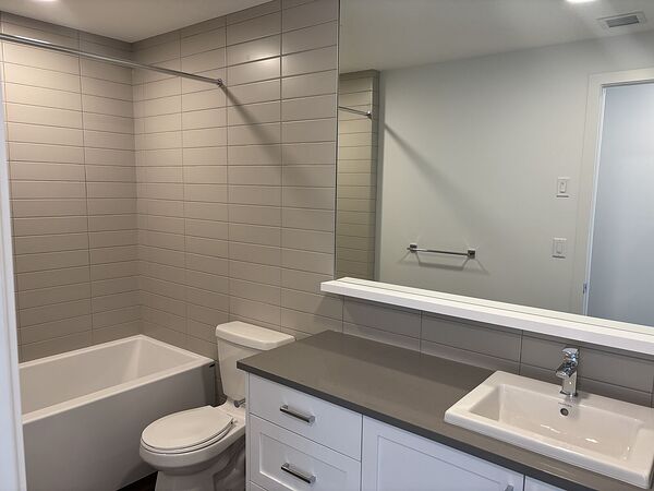 Calgary 2 bedrooms Condo Unit for rent. Property photo: 747833-2