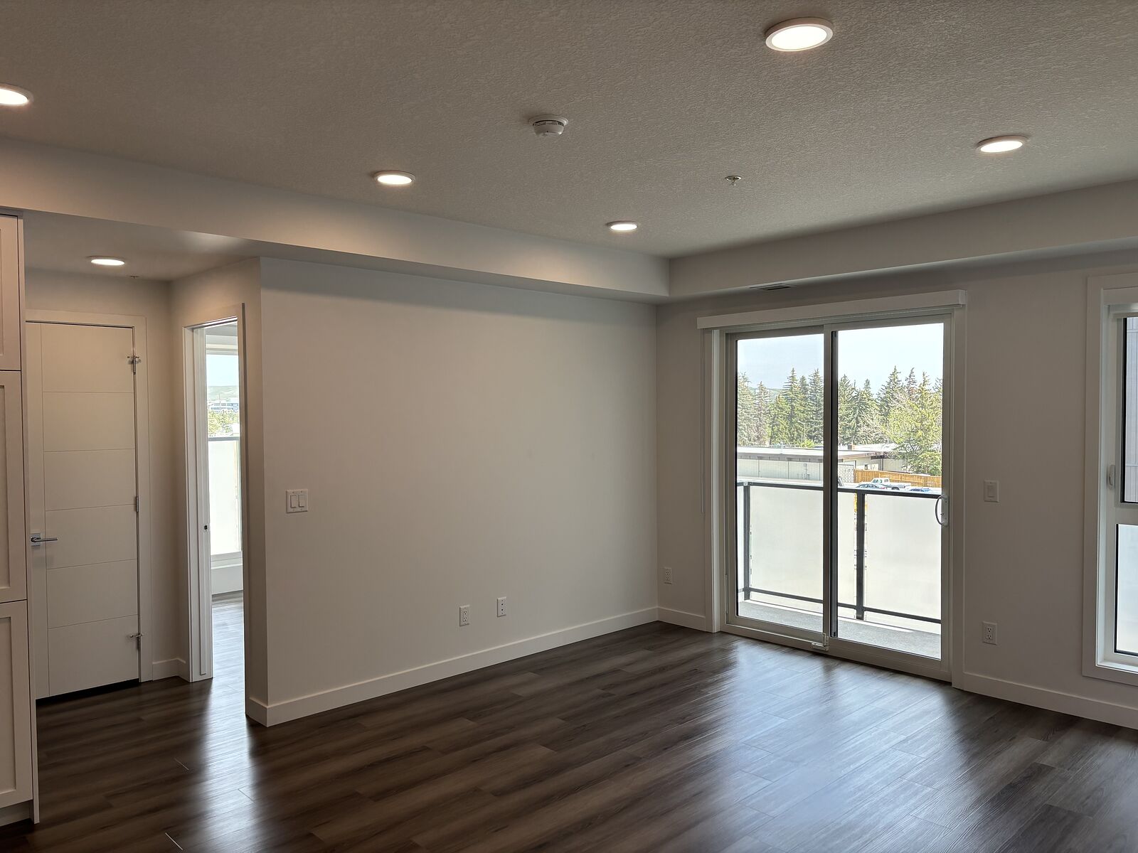 Calgary 2 bedrooms Condo Unit for rent. Property photo: 747838-1