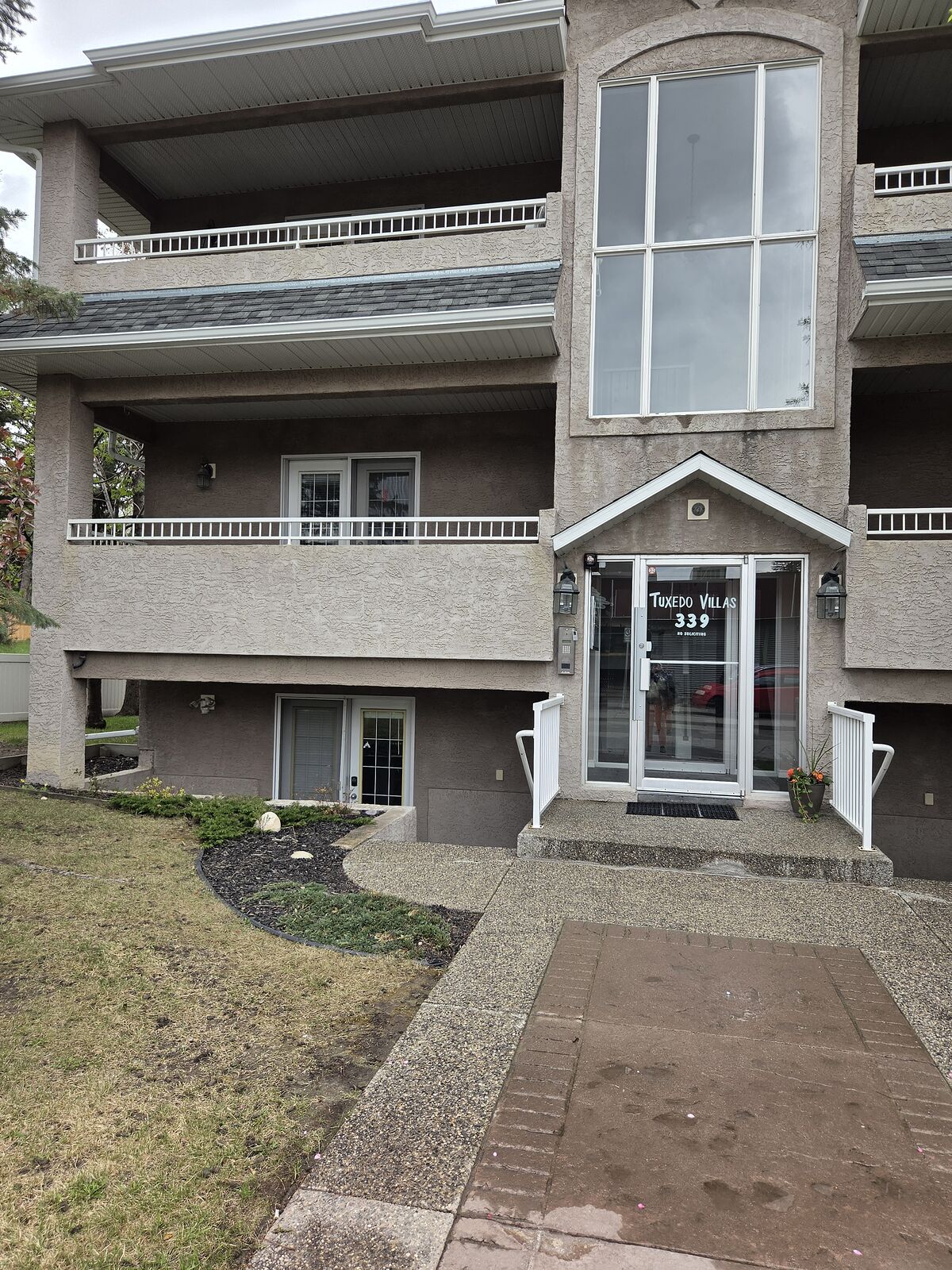 Calgary 2 bedrooms Condo Unit for rent. Property photo: 747880-1