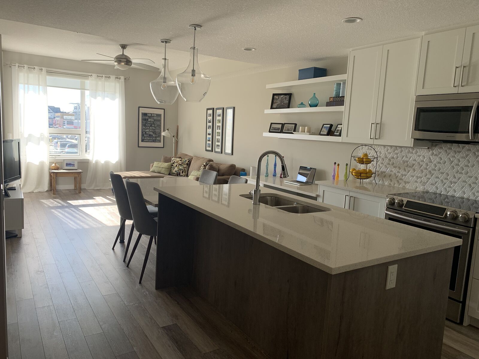 Calgary 1 + Den bedrooms Condo Unit for rent. Property photo: 747922-1
