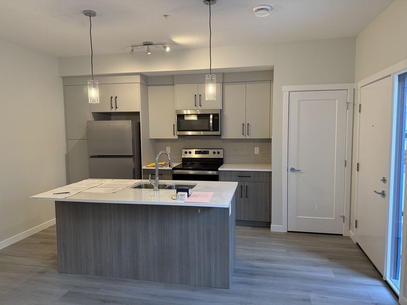 Calgary 2 bedrooms Townhouse for rent. Property photo: 747925-1