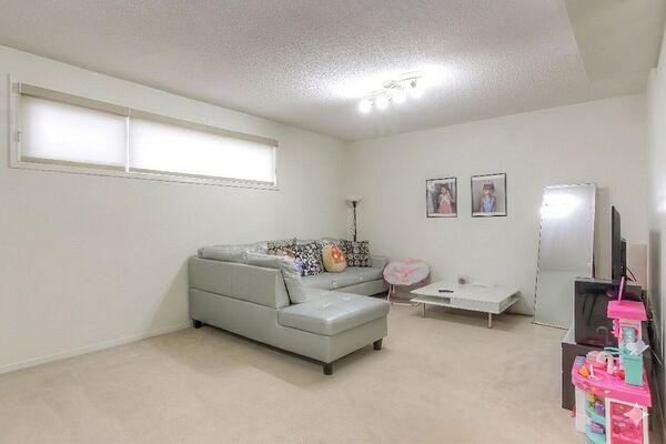 Calgary 2 + Den bedrooms Basement for rent. Property photo: 747928-3