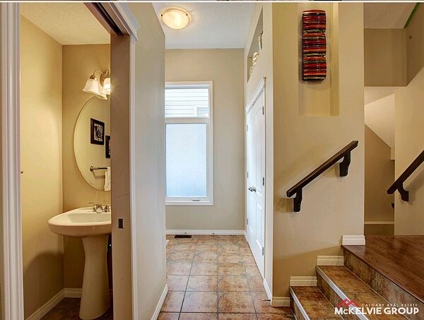 Calgary 3 bedrooms House for rent. Property photo: 747967-3