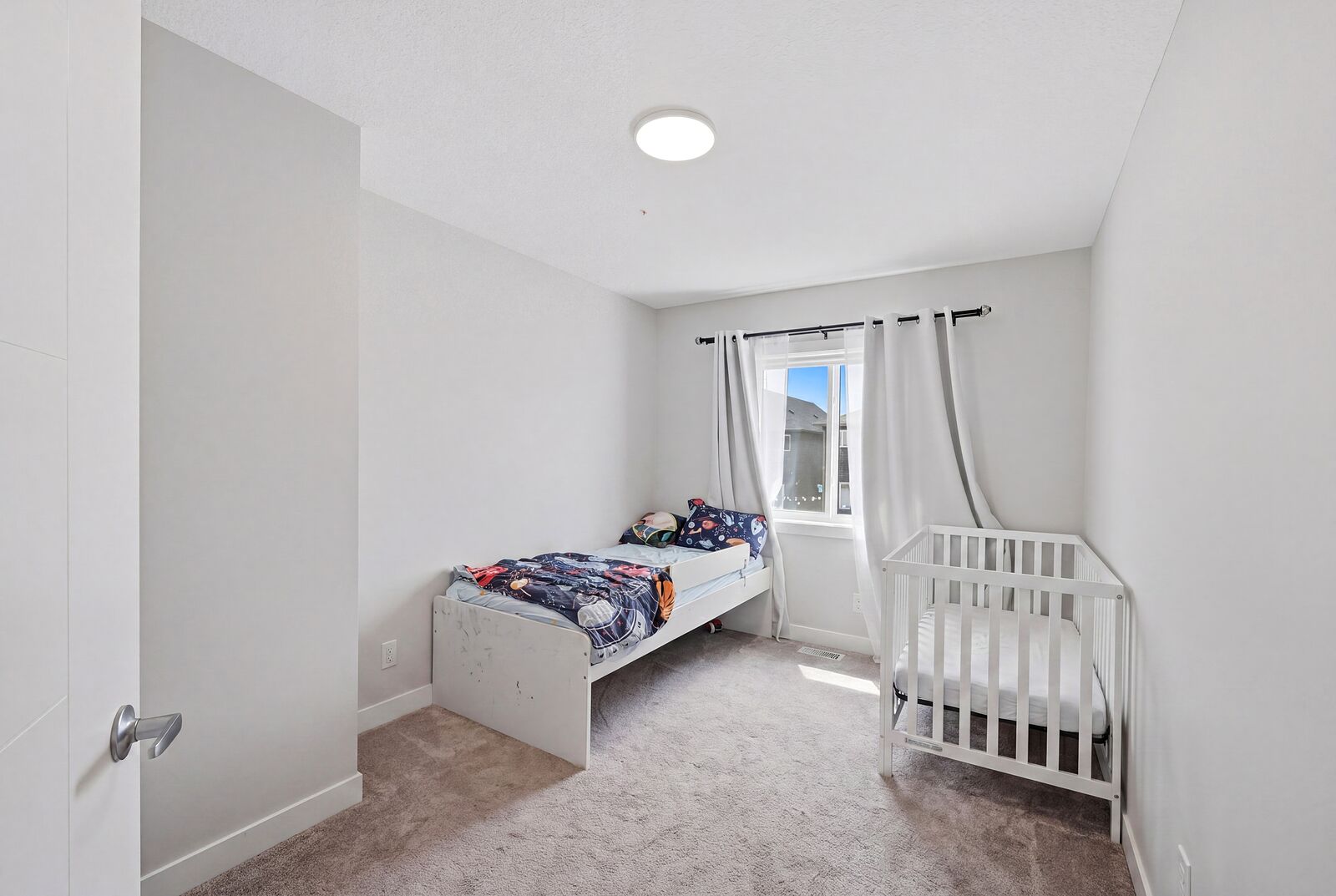 Calgary 4 bedrooms House for rent. Property photo: 747993-1