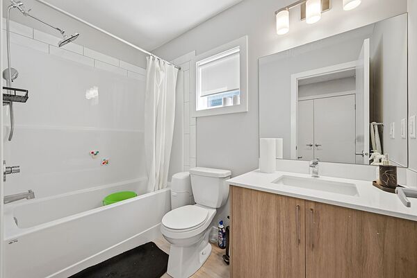 Calgary 4 bedrooms House for rent. Property photo: 747993-3