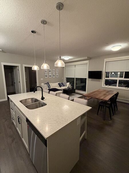 Calgary 2 bedrooms Condo Unit for rent. Property photo: 748019-3