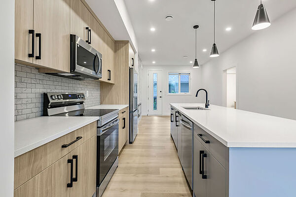 Calgary 3 bedrooms Townhouse for rent. Property photo: 748033-2