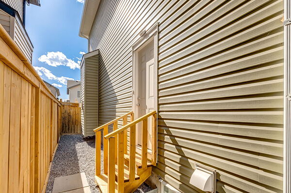 Calgary 2 bedrooms Basement for rent. Property photo: 748099-2