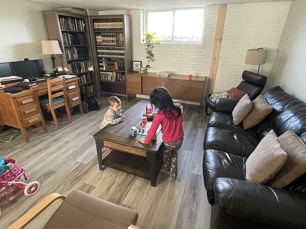 Calgary 3 bedrooms Basement for rent. Property photo: 748135-3