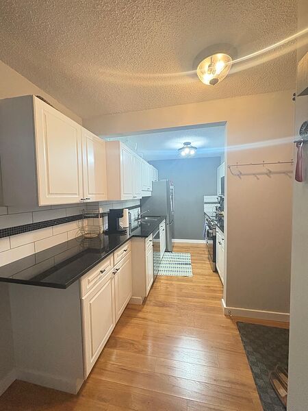 Calgary 2 bedrooms Condo Unit for rent. Property photo: 748139-2