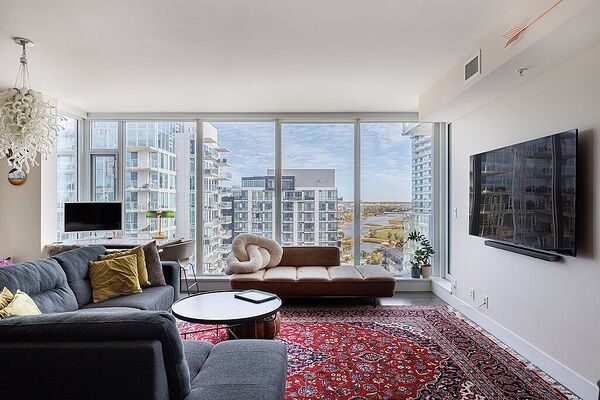 Calgary 2 + Den bedrooms Condo Unit for rent. Property photo: 748205-2