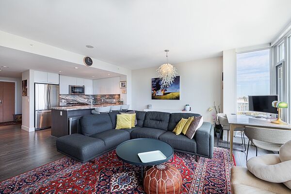 Calgary 2 + Den bedrooms Condo Unit for rent. Property photo: 748205-3