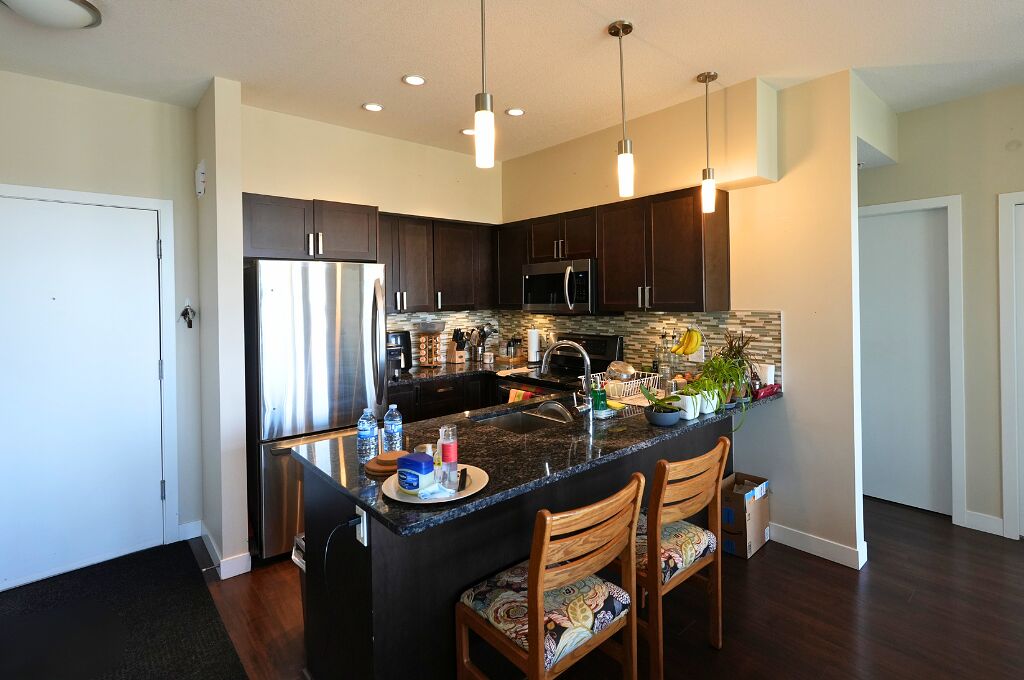 Calgary 2 + Den bedrooms Condo Unit for rent. Property photo: 748261-1