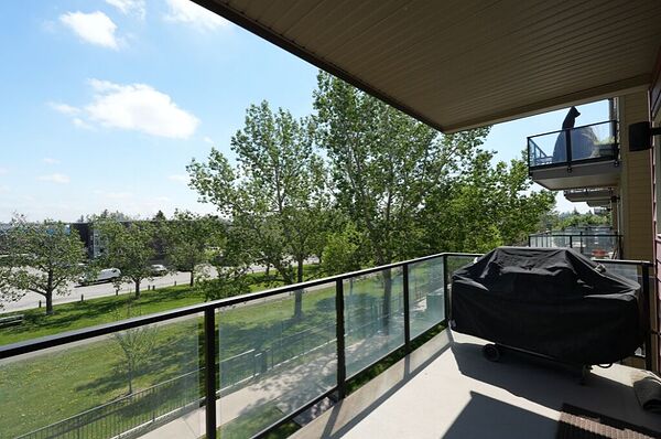 Calgary 2 + Den bedrooms Condo Unit for rent. Property photo: 748261-3