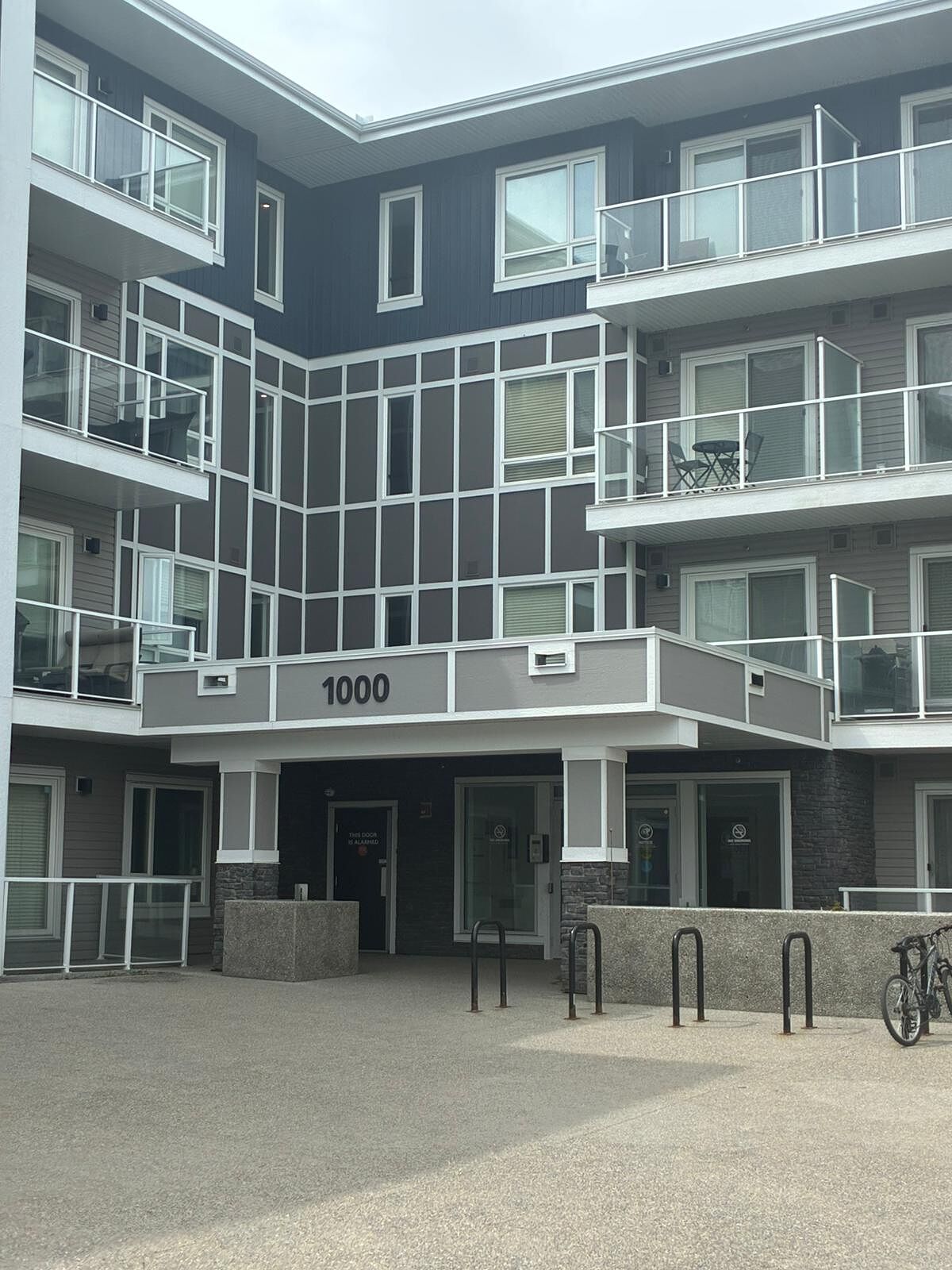 Calgary 2 bedrooms Condo Unit for rent. Property photo: 748299-1