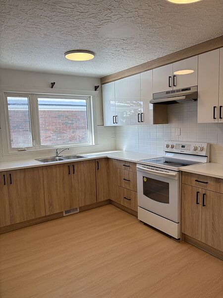 Calgary 4 bedrooms Main Floor for rent. Property photo: 748315-2