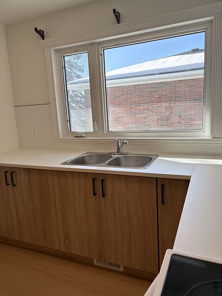 Calgary 4 bedrooms Main Floor for rent. Property photo: 748315-3