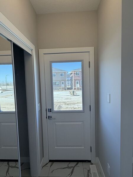 Calgary 3 bedrooms Main Floor for rent. Property photo: 748362-3