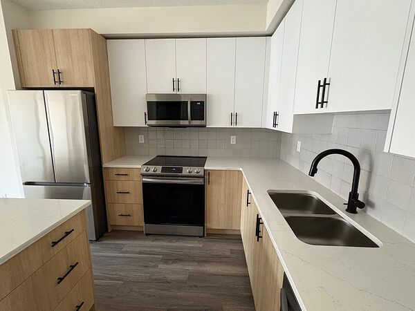 Calgary 3 bedrooms Condo Unit for rent. Property photo: 748364-2