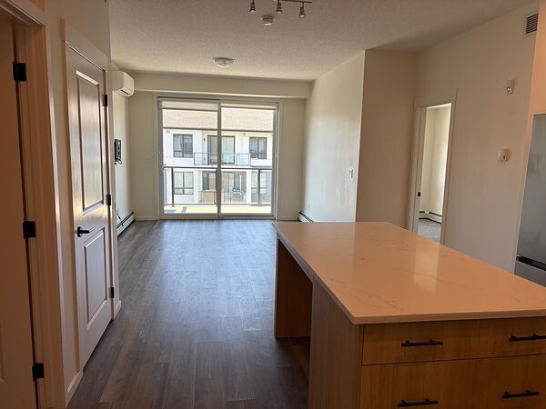 Calgary 3 bedrooms Condo Unit for rent. Property photo: 748364-3