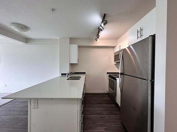 Calgary 1 bedroom Condo Unit for rent. Property photo: 748409-2
