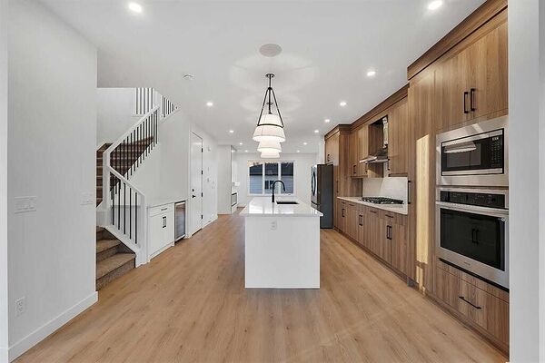 Calgary 3 bedrooms Duplex for rent. Property photo: 748482-3