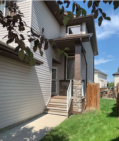 Calgary 3 bedrooms House for rent. Property photo: 748484-3