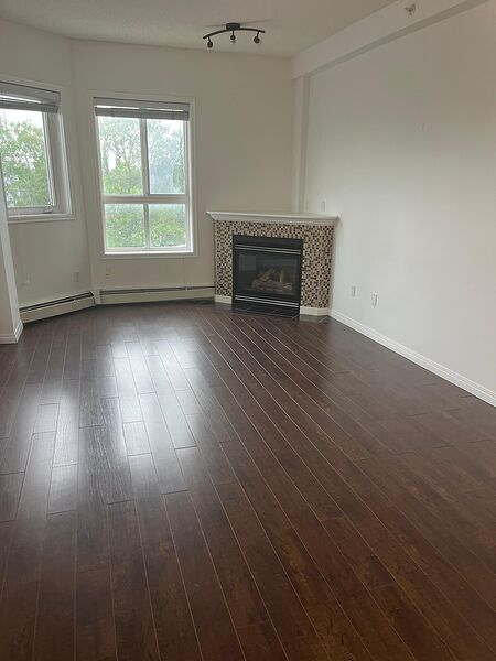 Calgary 2 bedrooms Condo Unit for rent. Property photo: 748493-2