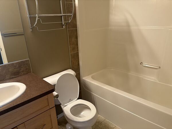 Calgary 2 bedrooms Condo Unit for rent. Property photo: 748537-3