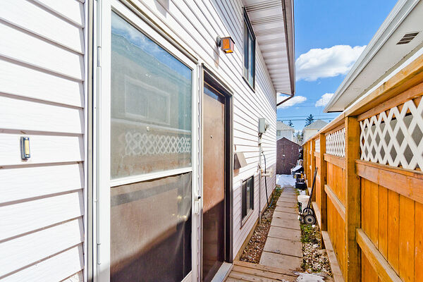 Calgary 2 bedrooms Basement for rent. Property photo: 748541-2