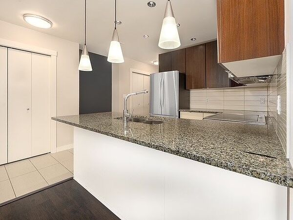 Calgary 2 bedrooms Condo Unit for rent. Property photo: 748547-3