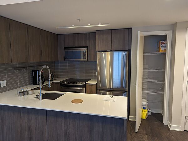 Calgary 1 bedroom Condo Unit for rent. Property photo: 748569-3