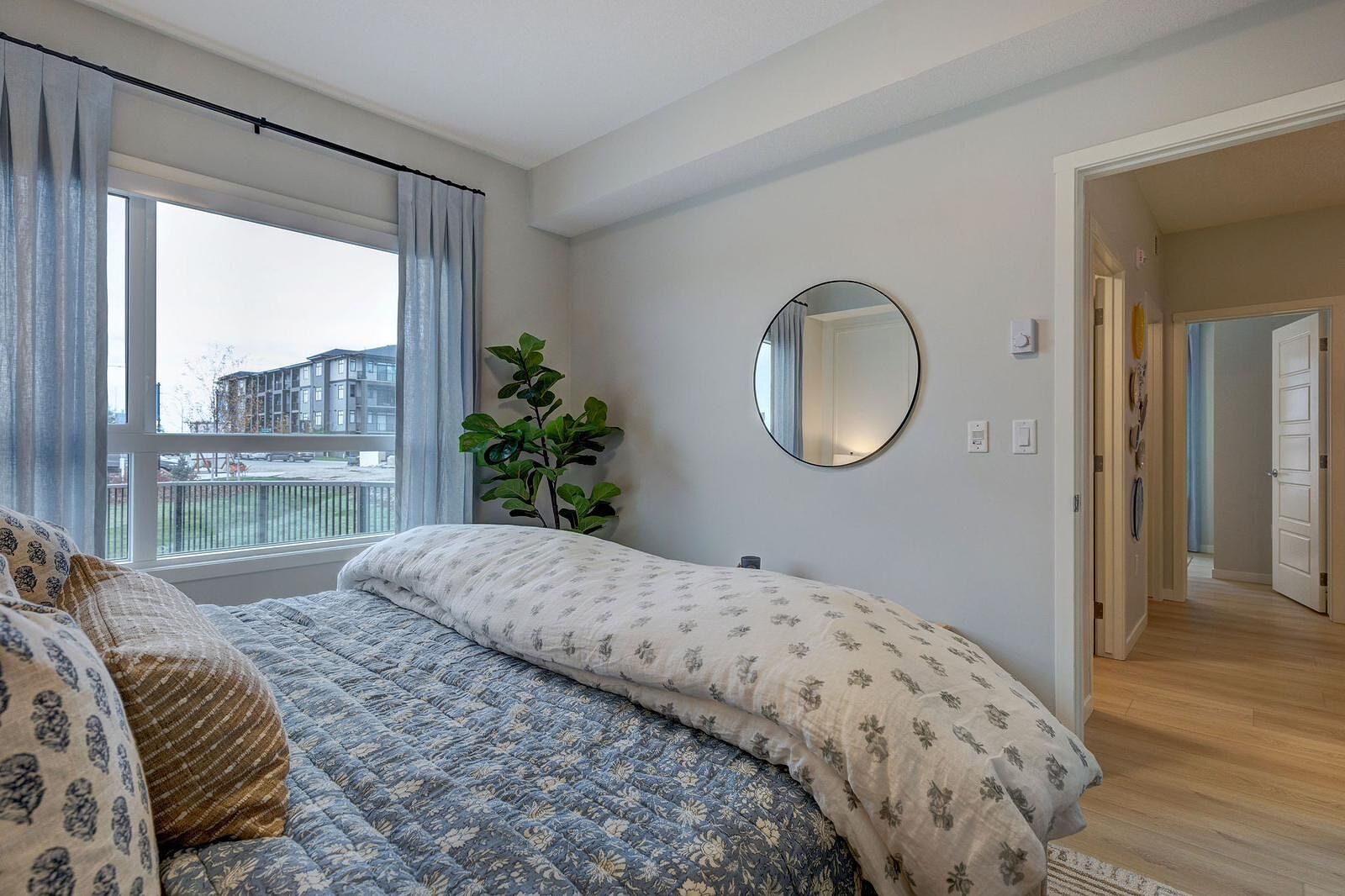 Calgary 2 bedrooms Condo Unit for rent. Property photo: 748571-1