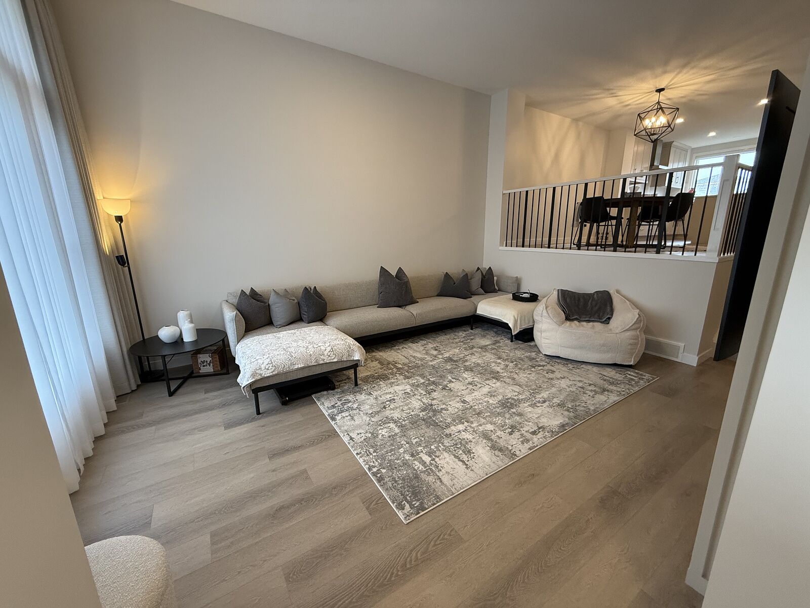 Calgary 3 bedrooms House for rent. Property photo: 748572-1