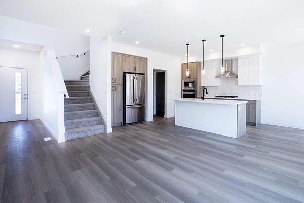 Calgary 3 bedrooms Duplex for rent. Property photo: 748584-2