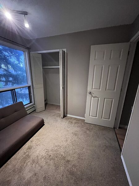 Calgary 1 bedrooms Room For Rent for rent. Property photo: 748591-2