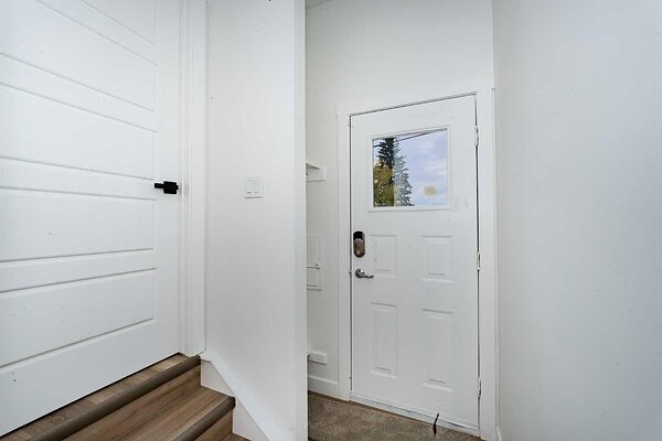Calgary 2 bedrooms Room For Rent for rent. Property photo: 748610-3