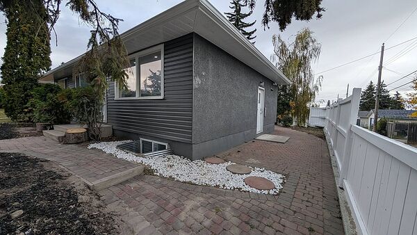 Calgary 2 bedrooms Room For Rent for rent. Property photo: 748610-2