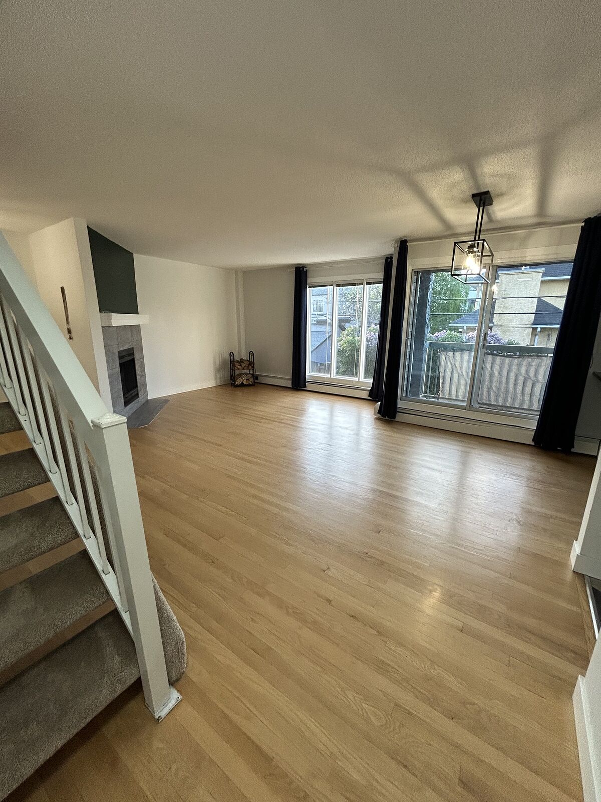 Calgary 2 bedrooms Condo Unit for rent. Property photo: 748614-1