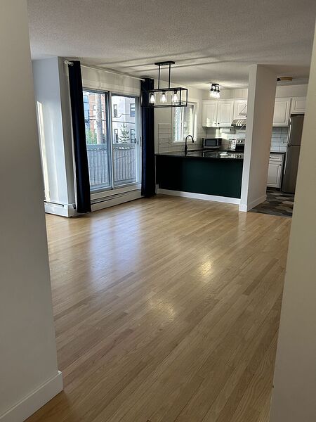 Calgary 2 bedrooms Condo Unit for rent. Property photo: 748614-2