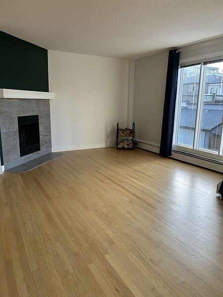 Calgary 2 bedrooms Condo Unit for rent. Property photo: 748614-3
