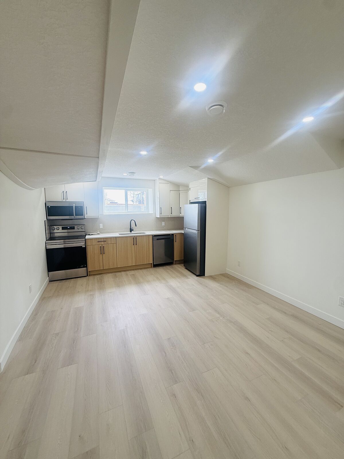 Calgary 2 bedrooms Basement for rent. Property photo: 748615-1