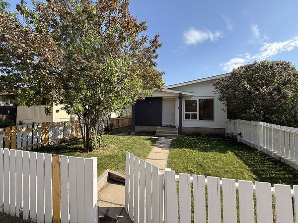 Calgary 2 + Den bedrooms Basement for rent. Property photo: 748624-2