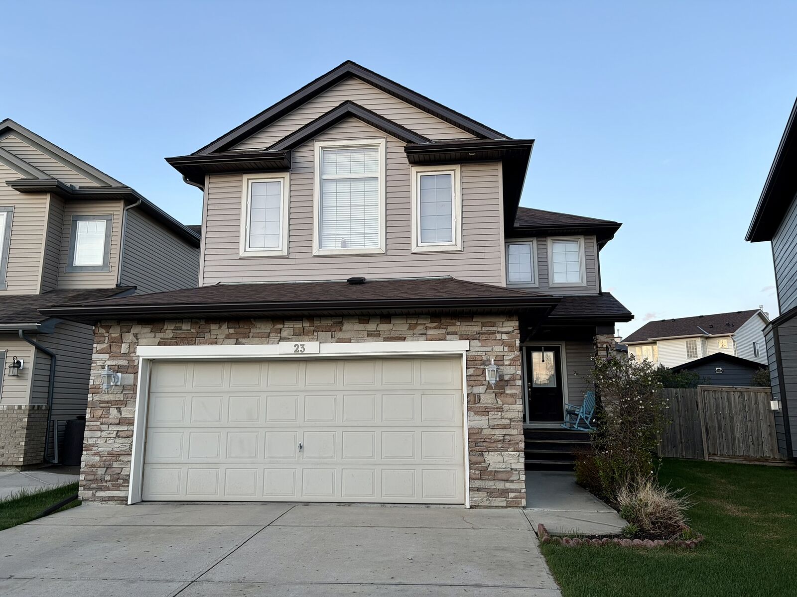 Calgary 4 bedrooms House for rent. Property photo: 748629-1