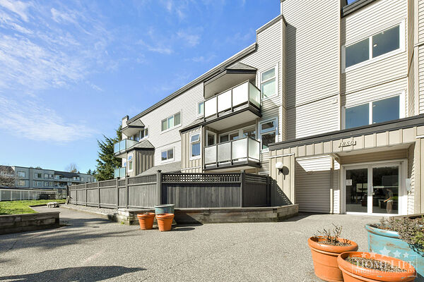 Surrey 2 bedrooms Condo Unit for rent. Property photo: 748699-2