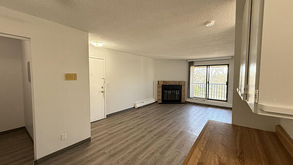 Calgary 1 bedroom Condo Unit for rent. Property photo: 748956-2